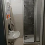 Quarto em Acomodações Particulares Zweibettzimmer Mit Gemeinschaftskueche Und Gemeinschaftsbaedern *
