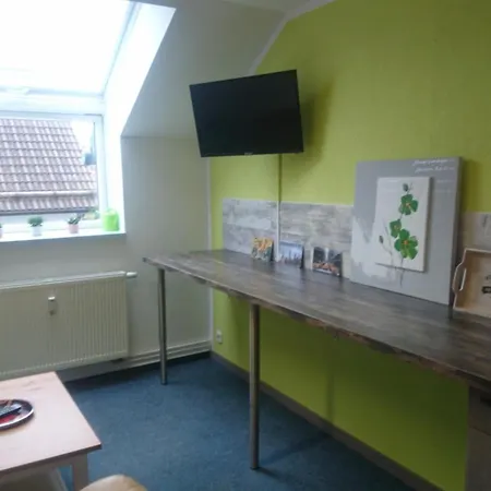 Zweibettzimmer Mit Gemeinschaftskueche Und Gemeinschaftsbaedern Δωμάτια σε οικογενειακή κατοικία Hohenstein-Ernstthal