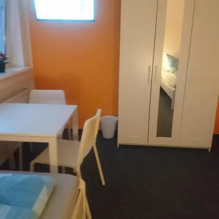 Zweibettzimmer Mit Gemeinschaftsküche Und Gemeinschaftsbädern Hohenstein-Ernstthal