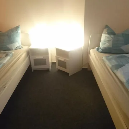 Zweibettzimmer Mit Gemeinschaftskueche Und Gemeinschaftsbaedern * Hohenstein-Ernstthal