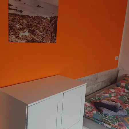 Privatunterkunft Zweibettzimmer Mit Gemeinschaftsküche Und Gemeinschaftsbädern *