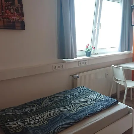Δωμάτια σε οικογενειακή κατοικία Zweibettzimmer Mit Gemeinschaftskueche Und Gemeinschaftsbaedern