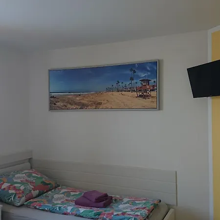 Zweibettzimmer Mit Gemeinschaftskueche Und Gemeinschaftsbaedern Δωμάτια σε οικογενειακή κατοικία *