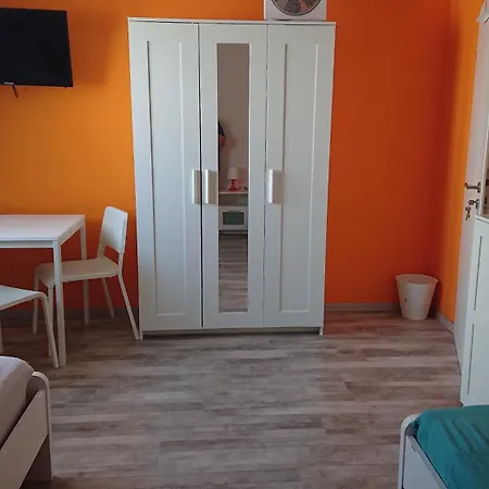 Zweibettzimmer Mit Gemeinschaftskueche Und Gemeinschaftsbaedern *