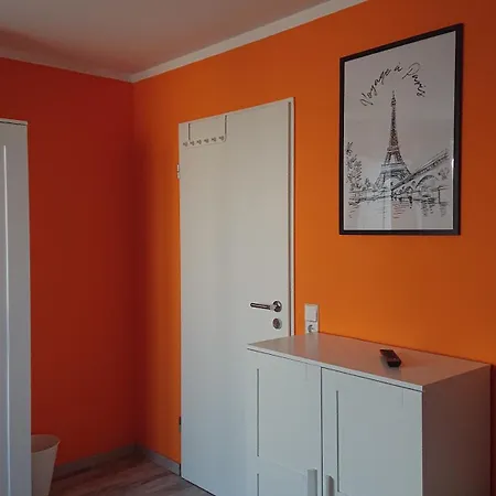 Zweibettzimmer Mit Gemeinschaftskueche Und Gemeinschaftsbaedern Δωμάτια σε οικογενειακή κατοικία *