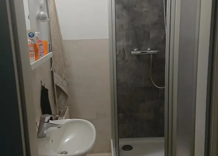 Privatunterkunft Zweibettzimmer Mit Gemeinschaftsküche Und Gemeinschaftsbädern *