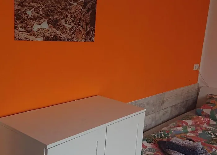 Privatunterkunft Zweibettzimmer Mit Gemeinschaftsküche Und Gemeinschaftsbädern *